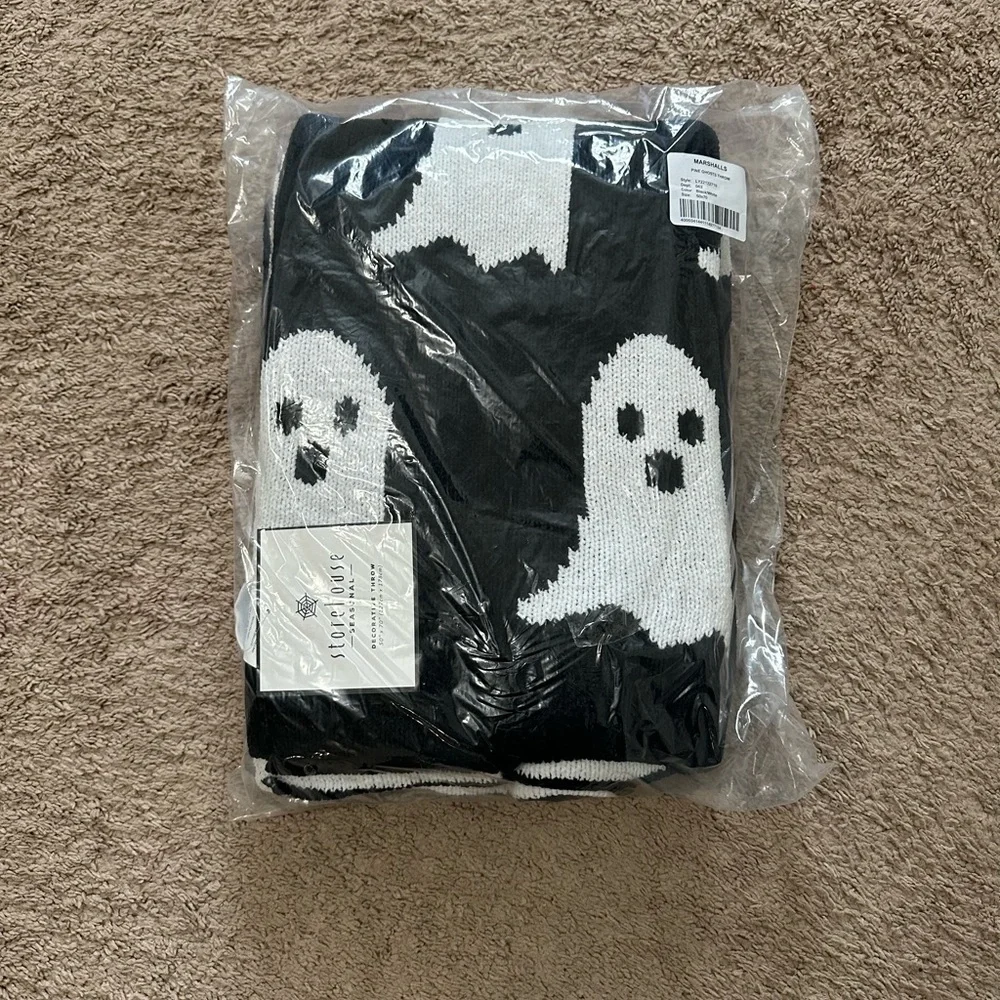 Storehouse Chenille Ghost Throw Blanket 50x60 Black White Halloween Tik Tok